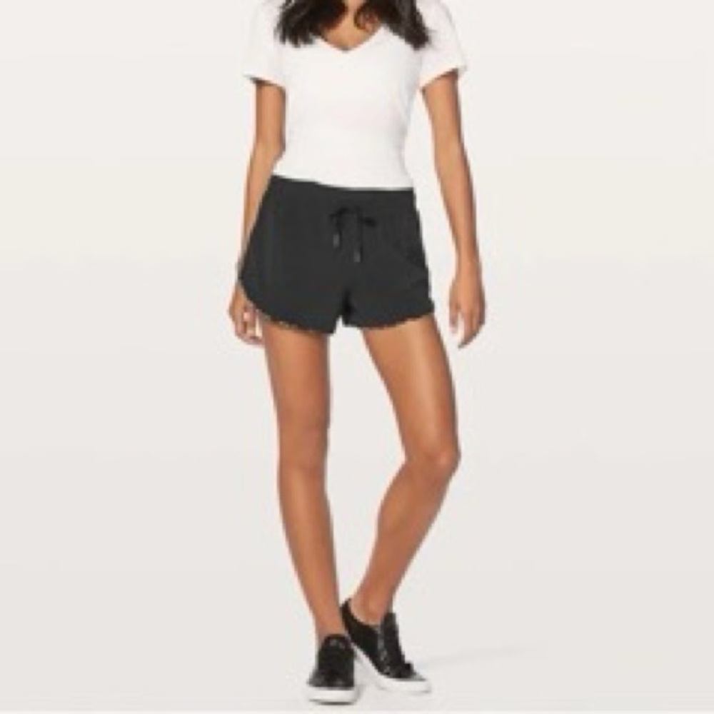Lululemon Choose A Side Reversible Athletic Short - Picture 2 of 11